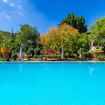 مارماريس هوليداي